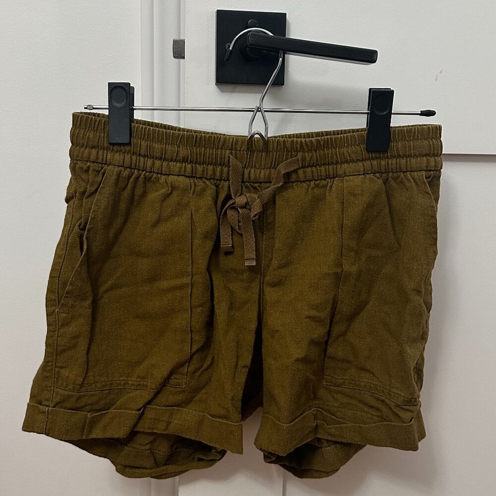 Old Navy linen/rayon shorts with pockets and drawstring waist
